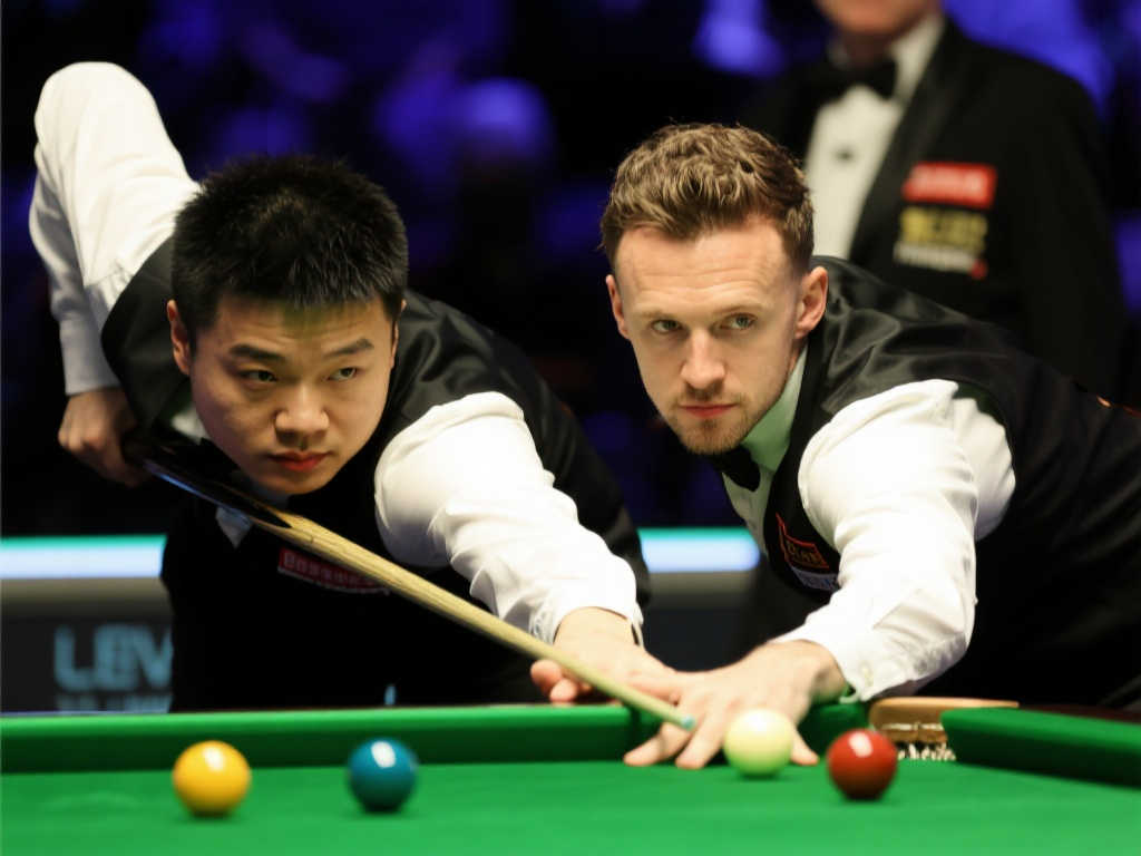 始终如一的 始终如一的